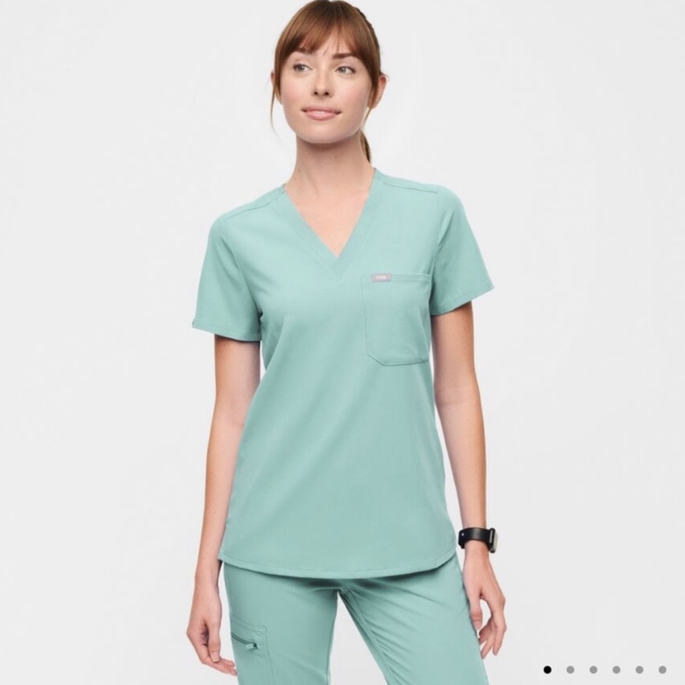 Figs Catarina One Pocket Scrub Top Sea Glass